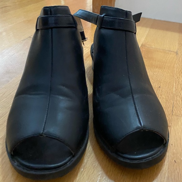 Black Sandals - Picture 2 of 3